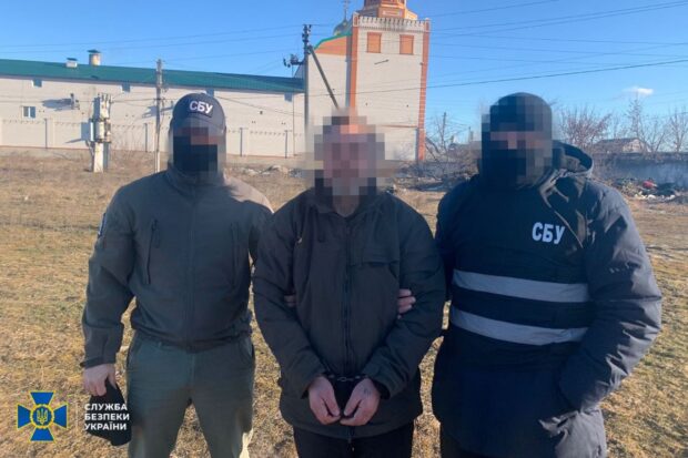 У Києві затримали прокремлівського блогера, який переховувався від правосуддя в монастирі УПЦ (МП)
