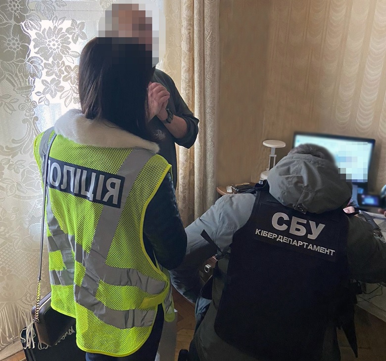 У Києві повідомили про підозру чоловіку, який поширював комуністичну символіку