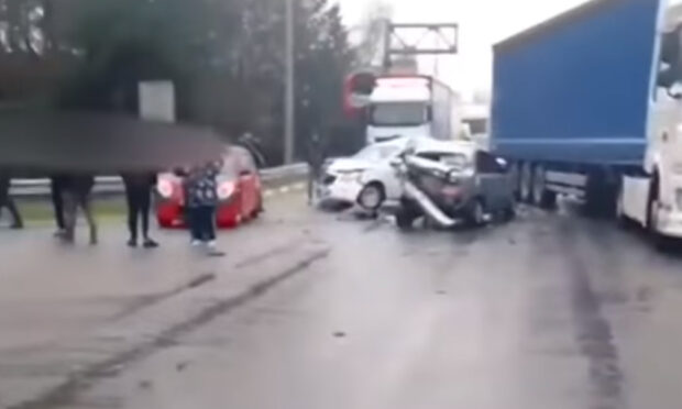 На Житомирській трасі поблизу Капітанівки сталося ДТП із 10 транспортними засобами