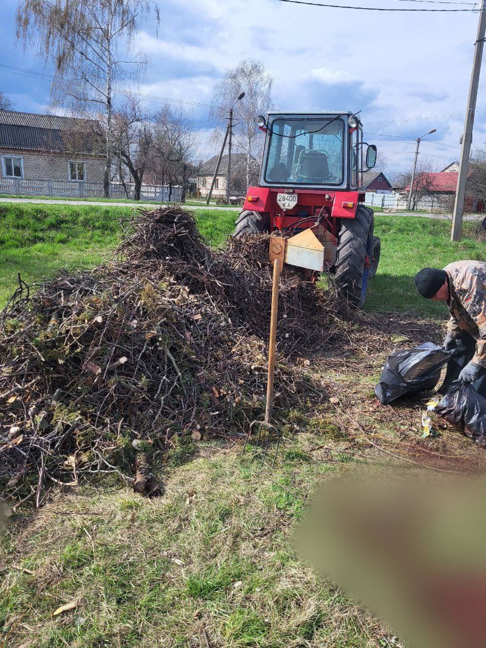 На Київщині чоловіку відрізало руку дробилкою