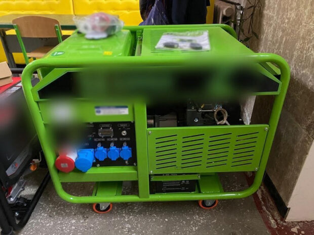 У Києві судитимуть посадовицю РДА, яка «заробила» 1,3 мільйона гривень на закупівлі генераторів у навчальні заклади