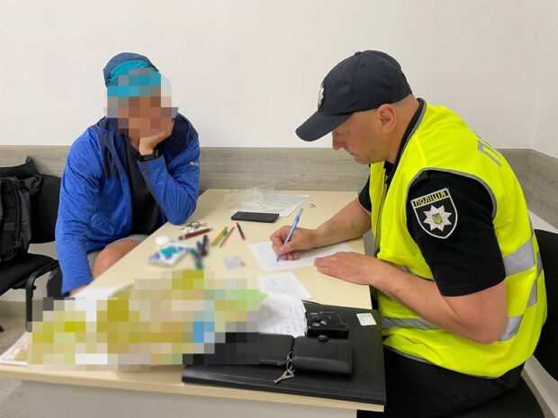 У Києві затримали ще двох чоловіків, які знімали роботу ППО