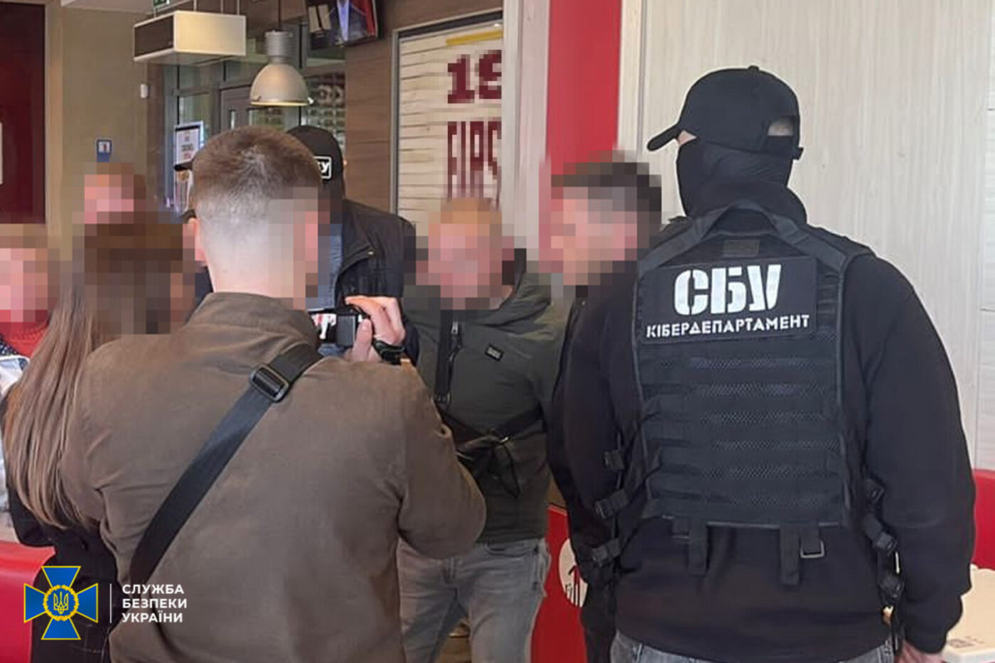 У Києві затримали двох «приватних детективів», які торгували конфіденційною інформацією із державних баз даних