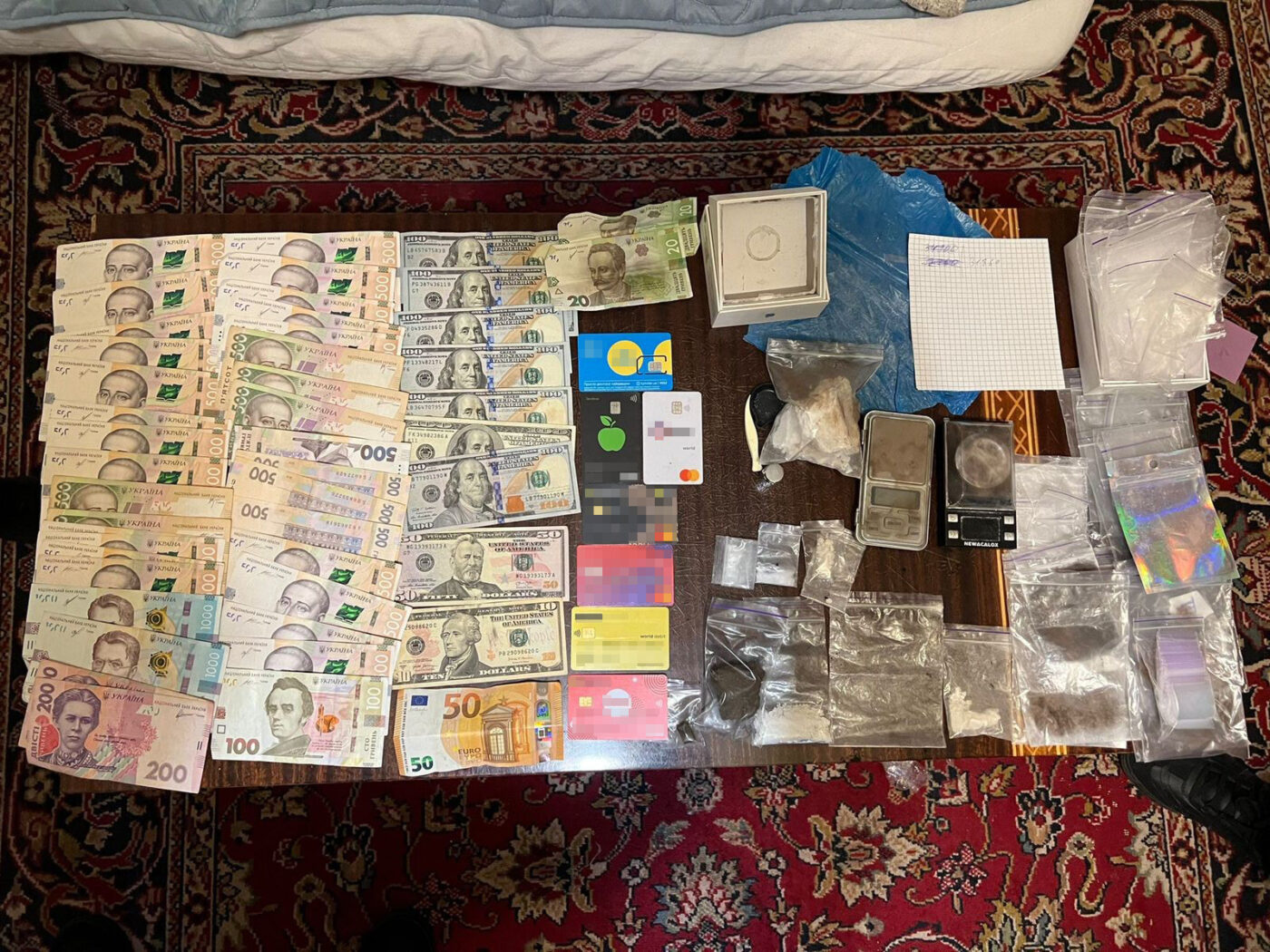 В столиці у наркозбувачів вилучили партію кокаїну на суму 20 000 доларів США