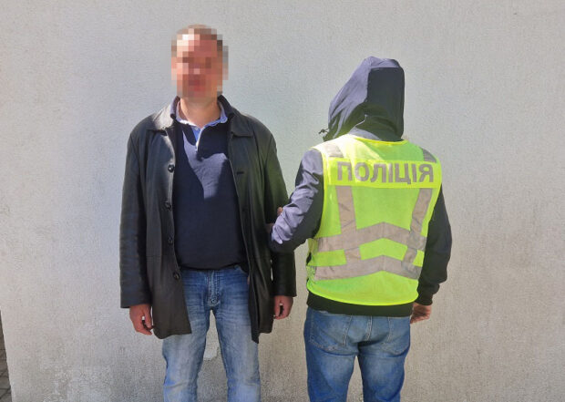 У Києві затримали чоловіка, який тяжко травмував перехожого