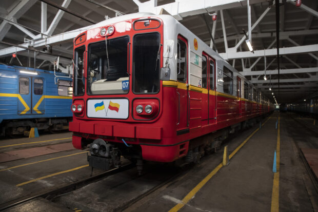 Кличко оглянув першу партію вагонів від Варшавського метрополітену