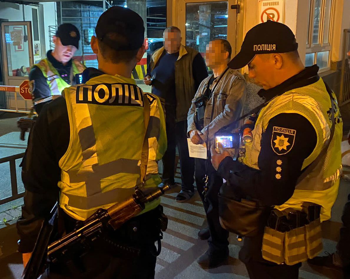 Ні обіцянок, ні пробачень: поліція Києва вилучила спецперепустку у Віктора Павліка, який до цього хизувався нею в соцмережах