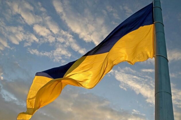 Топ-5 українських знаменитостей, які не виїхали за кордон під час війни, і чим були корисні вдома