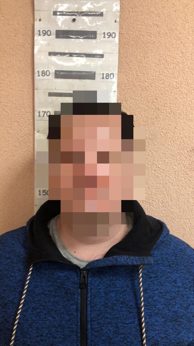 У Києві затримали чоловіка, якого підозрюють у розбещенні неповнолітніх хлопців