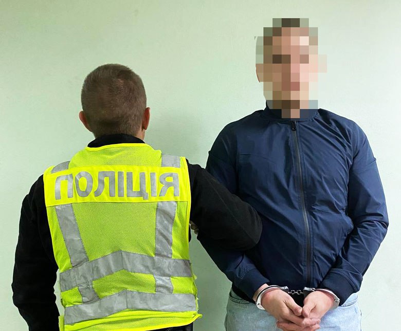 У Києві затримали шахрая, який видавав себе за правоохоронця