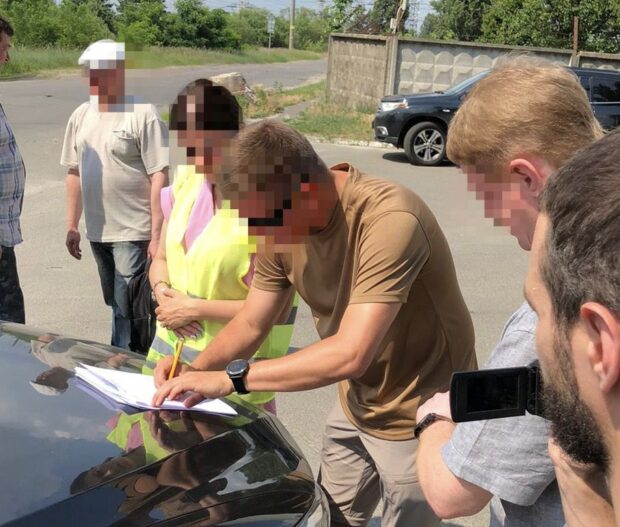 Розтрата 1 млн грн бюджетних коштів на відновленні тротуару: директору Департаменту КМДА повідомлено про підозру