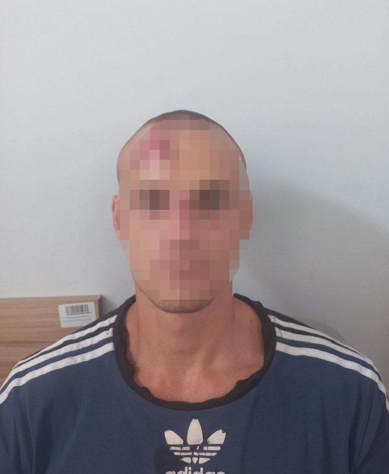 У Києві затримали чоловіка, який наніс ножові поранення відпочивальникам на озері в Деснянському районі