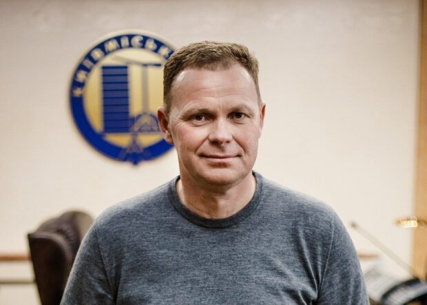 Глава "Київміськбуду" покинув Україну з довідкою про інвалідність і підкорив Еверест – ЗМІ
