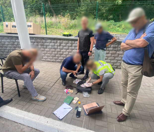Відключили воду й вимагали хабар: у Києві викрито службовця "Київводоканалу"
