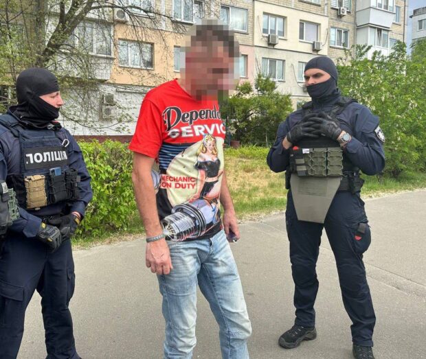 Київські слідчі скерували до суду обвинувальний акт відносно 54-річного чоловіка, який домагався та розбещував дитину