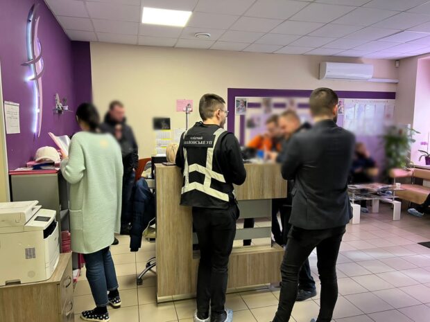 В Києві та Харкові викрили масштабну схему продажу немовлят - прокуратура
