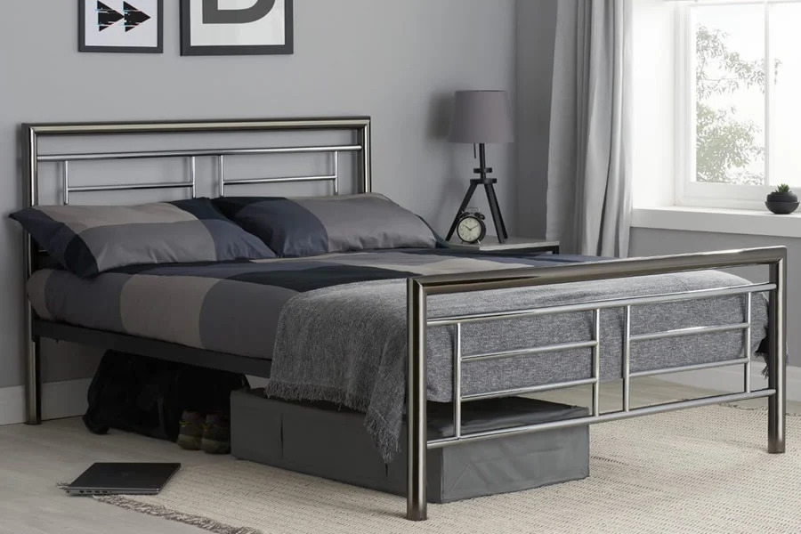 Металлическая кровать в спальне: как создать гармоничный интерьер