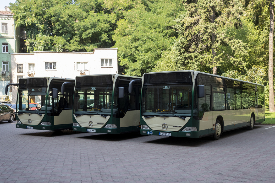 Кличко: Київ отримав від українських благодійників 3 міських автобуси, а від німецьких партнерів – ще 3 карети швидкої допомоги