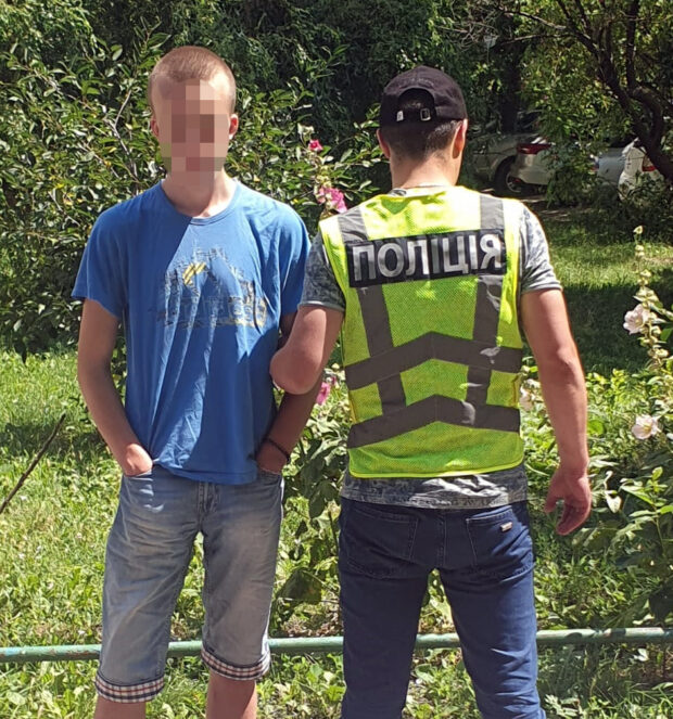 У Києві затримали двох неповнолітніх, які збували наркотики у Святошинському районі