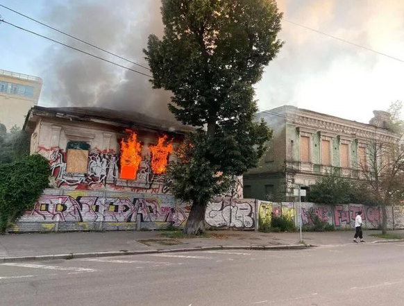У Києві на Подолі горіла пам’ятка архітектури