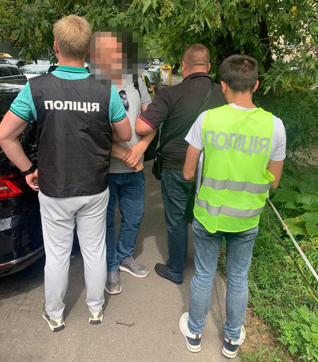 Обіцяв групу інвалідності за 4000 доларів США: столичні поліцейські повідомили зловмиснику про підозру