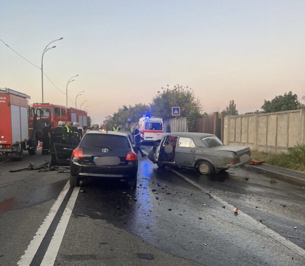 У Києві в результаті зіткнення автівок загинула людину, ще трьох госпіталізували