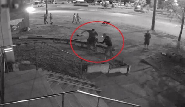 У Києві затримали двох зловмисників, які через помсту побили киянина