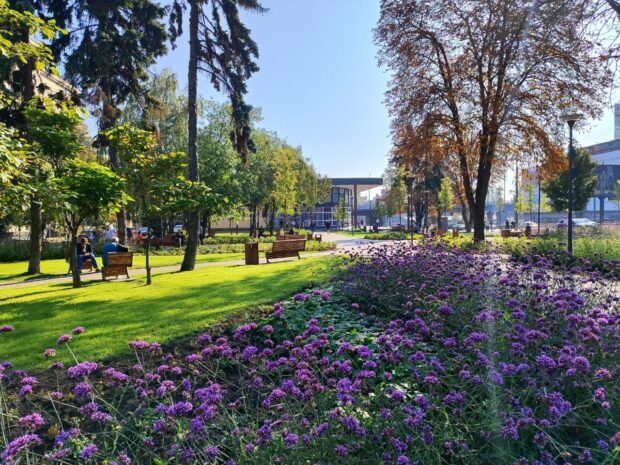 Біля станцій метро «Лук’янівська» та «Дорогожичі» демонтують МАФи: на їхньому місці облаштують благоустрій
