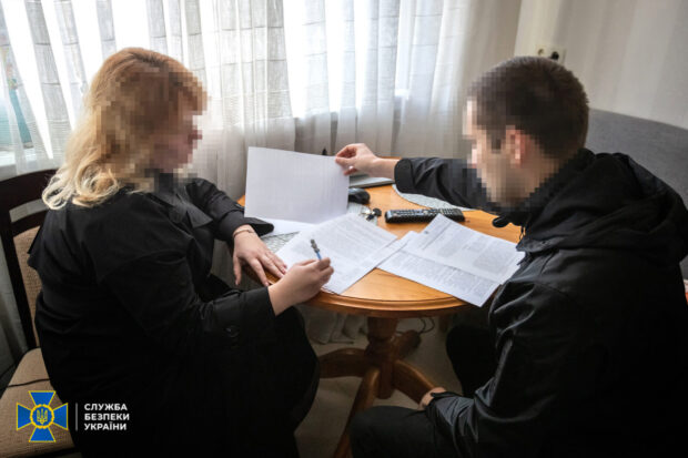СБУ повідомила Азарову про нову підозру і викрила у Києві чиновницю, яка навіть під час війни готувала його виступи для росТБ