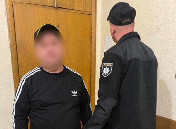 Пограбував жінку під час прогулянки: у Києві затримали зловмисника