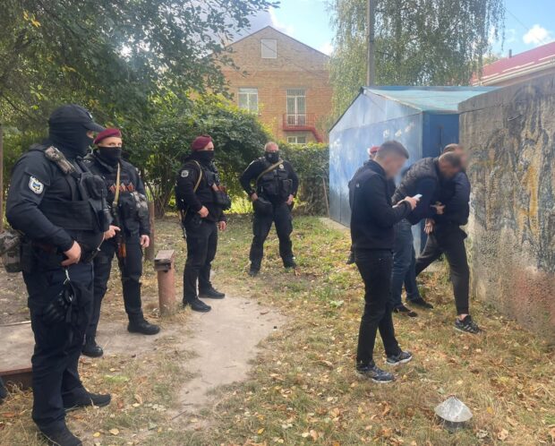 На Київщині викрили нарколабораторію з мільйонними прибутками та затримали організаторів