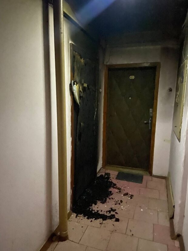 У Києві затримали чоловіка, який через помсту підпалив двері колишній
