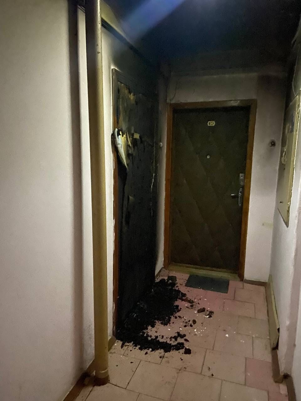 У Києві затримали чоловіка, який через помсту підпалив двері колишній