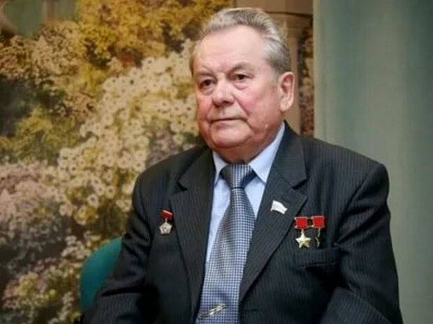Павло Попович 