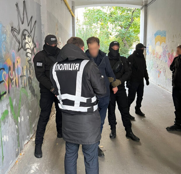 Шахрайство та підбурювання до надання неправомірної вигоди: у столиці затримали адвоката