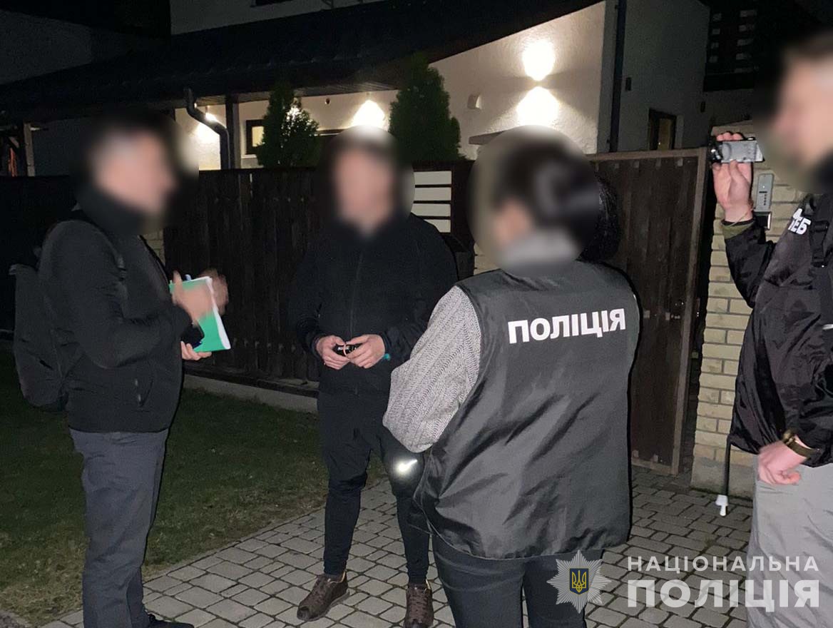 Голову села в Київській області викрили на мільйонній схемі із закупівлями форми для ЗСУ
