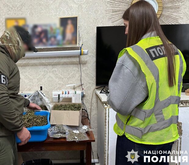 Заробляли близько півмільйона гривень щомісяця: у Києві викрили наркоторговців