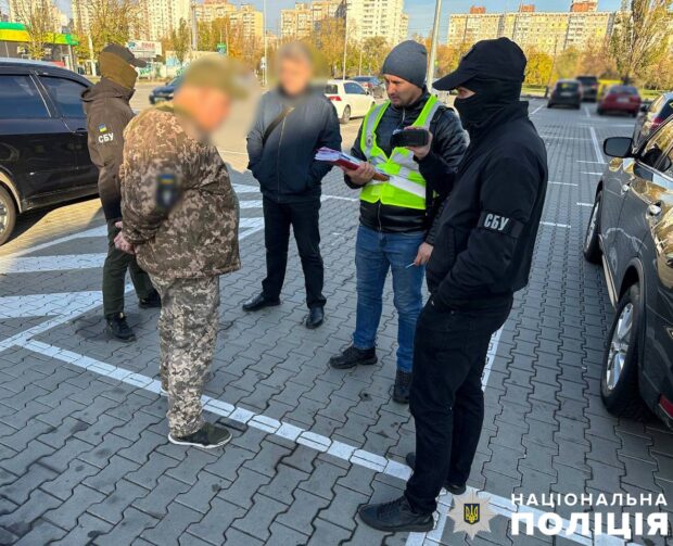 За 5 500 доларів США допомагав ухилянтам виїхати з України: у Києві затримали підозрюваного