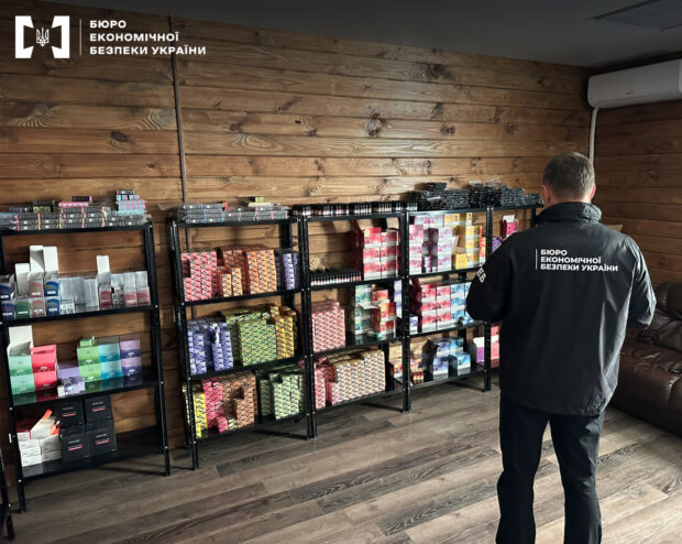 На Київщині викрили продавців нелегальних електронних сигарет: відправляли по всій Україні