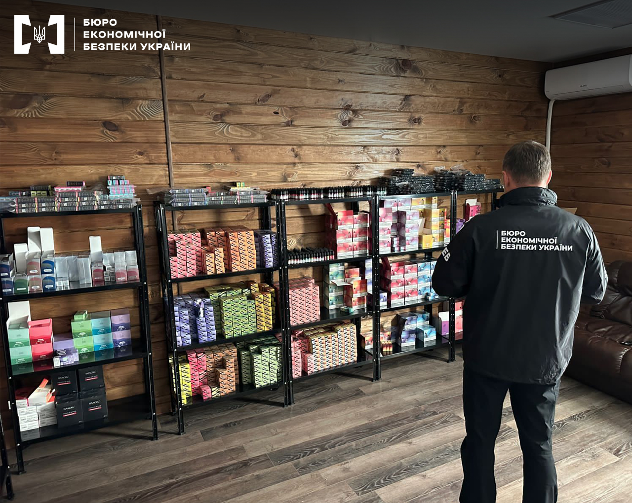 На Київщині викрили продавців нелегальних електронних сигарет: відправляли по всій Україні