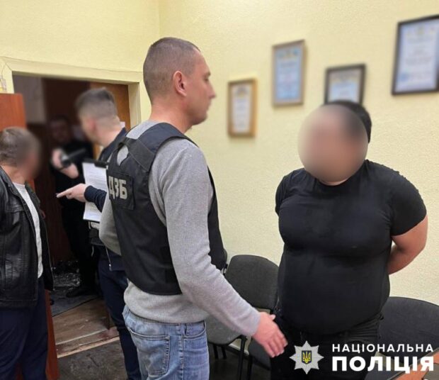 У столиці затримали чоловіка на спробі підкупити поліцейського