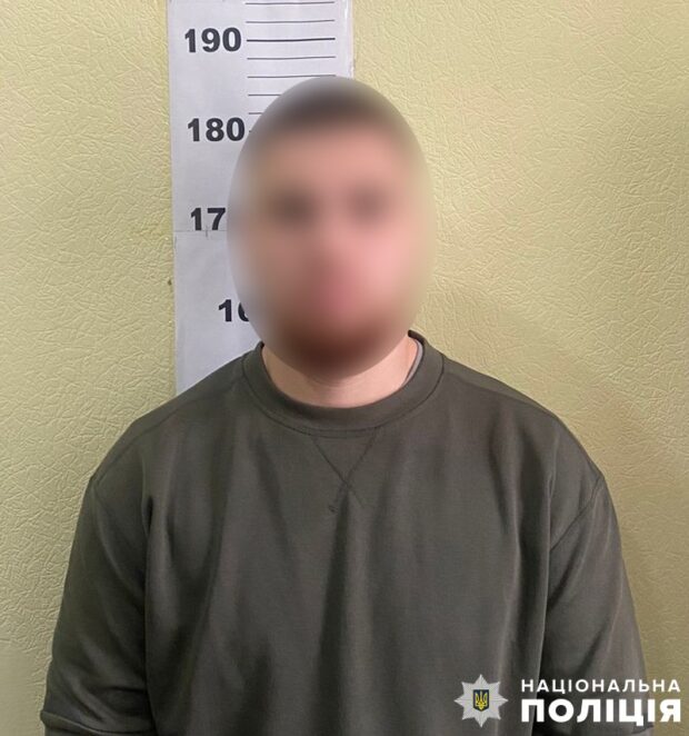 У Києві затримали чоловіка, який під виглядом жінки на сайті знайомств ошукував людей