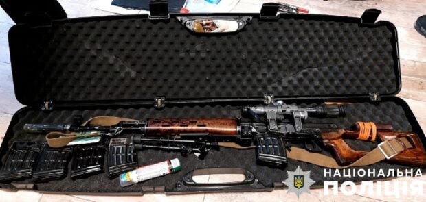 У Києві затримали чоловіка, який зберігав зброю та боєприпаси