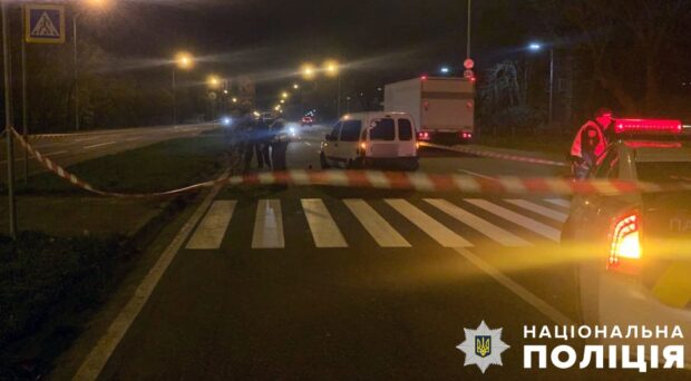 У Києві на блокпосту водій автівки збив військову