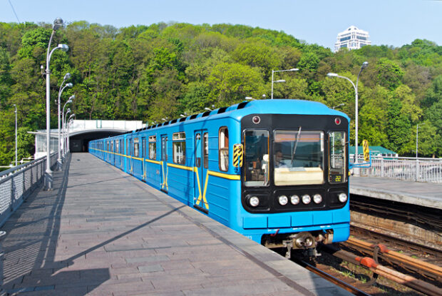 станція метро "Дніпро"