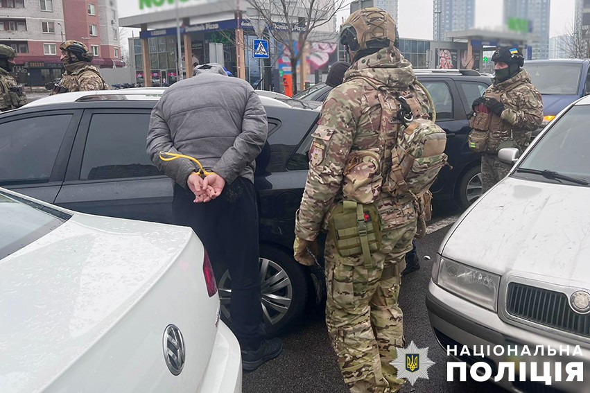 Обкрадали квартири киян: у столиці затримали групу серійників