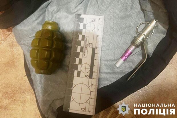 Погрожував сусіду підірвати гранату під дверима: у Києві роззброїли та затримали зловмисника