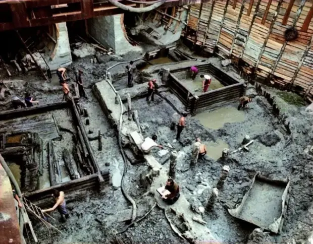 Археологічні розкопки біля станцій метро