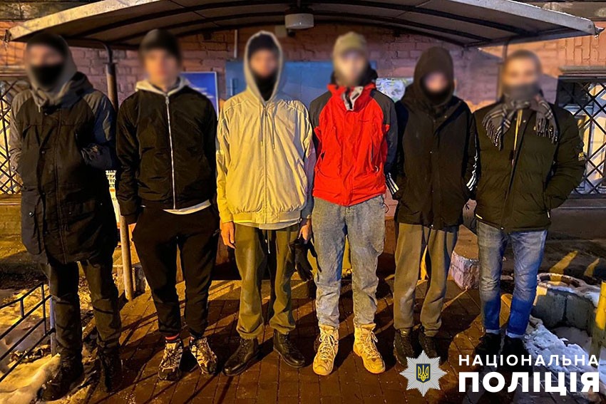 Надивились російського серіалу: у Києві затримали групу юнаків, які готували серію злочинів