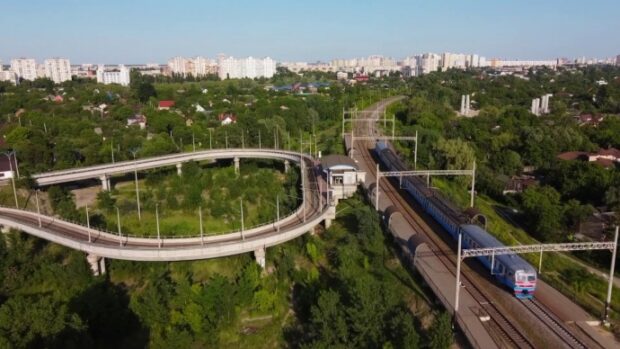 На Русанівських Садах у Києві зроблять прокол в насипу залізниці, щоб Подільський міст виходив на Троєщину
